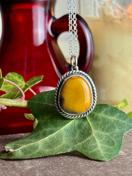 Yellow KY Agate Necklace Twisted Accent