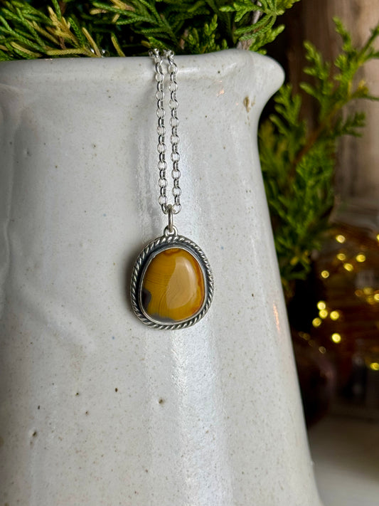 Yellow KY Agate Necklace Twisted Accent