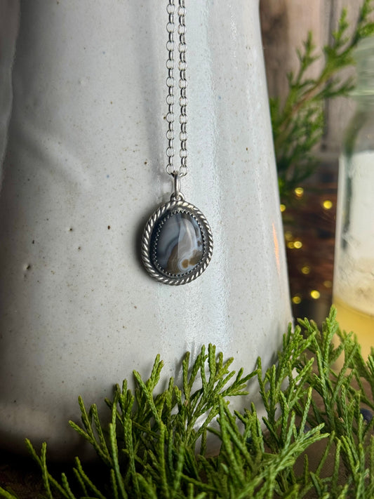 Gray Kentucky Agate Necklace